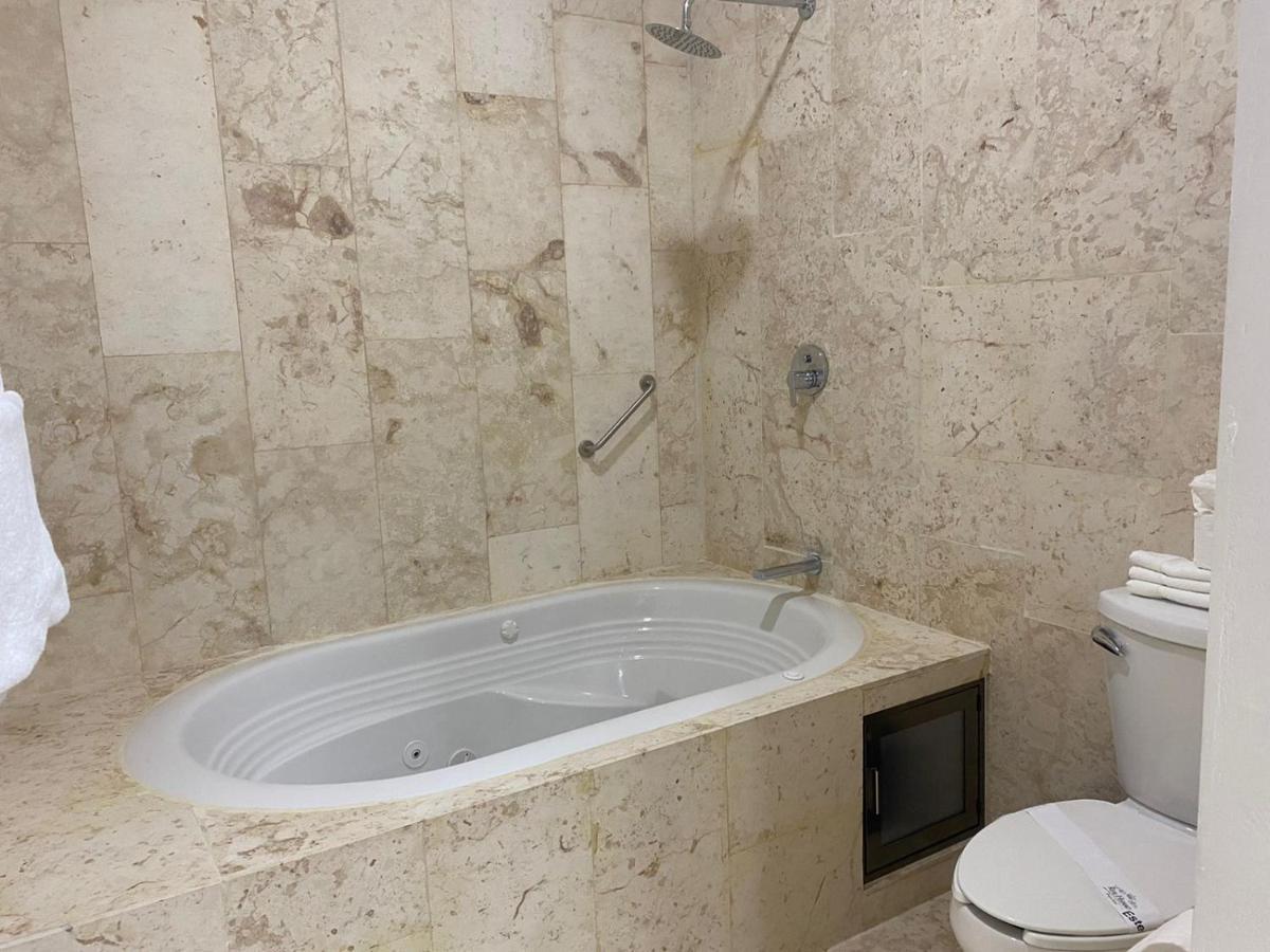 Real Hispano Valladolid  Exterior foto A bathtub
